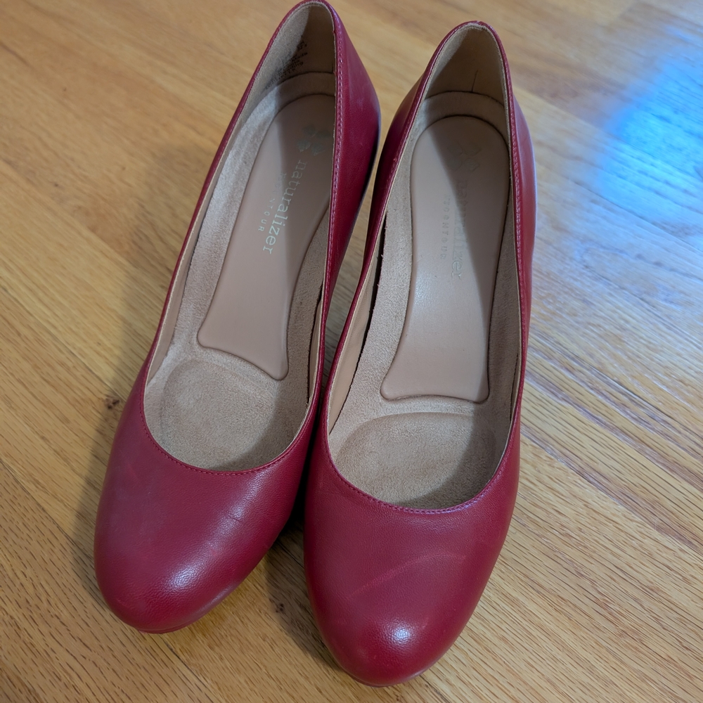 Naturalizer Red Leather Round Toe Heels 7.5
